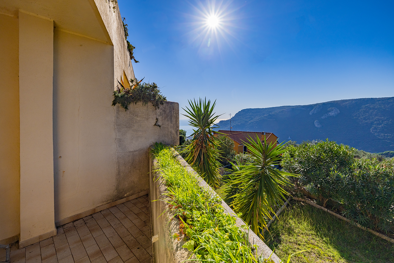 Trilocale con giardino in via dei navigatori, Finale Ligure