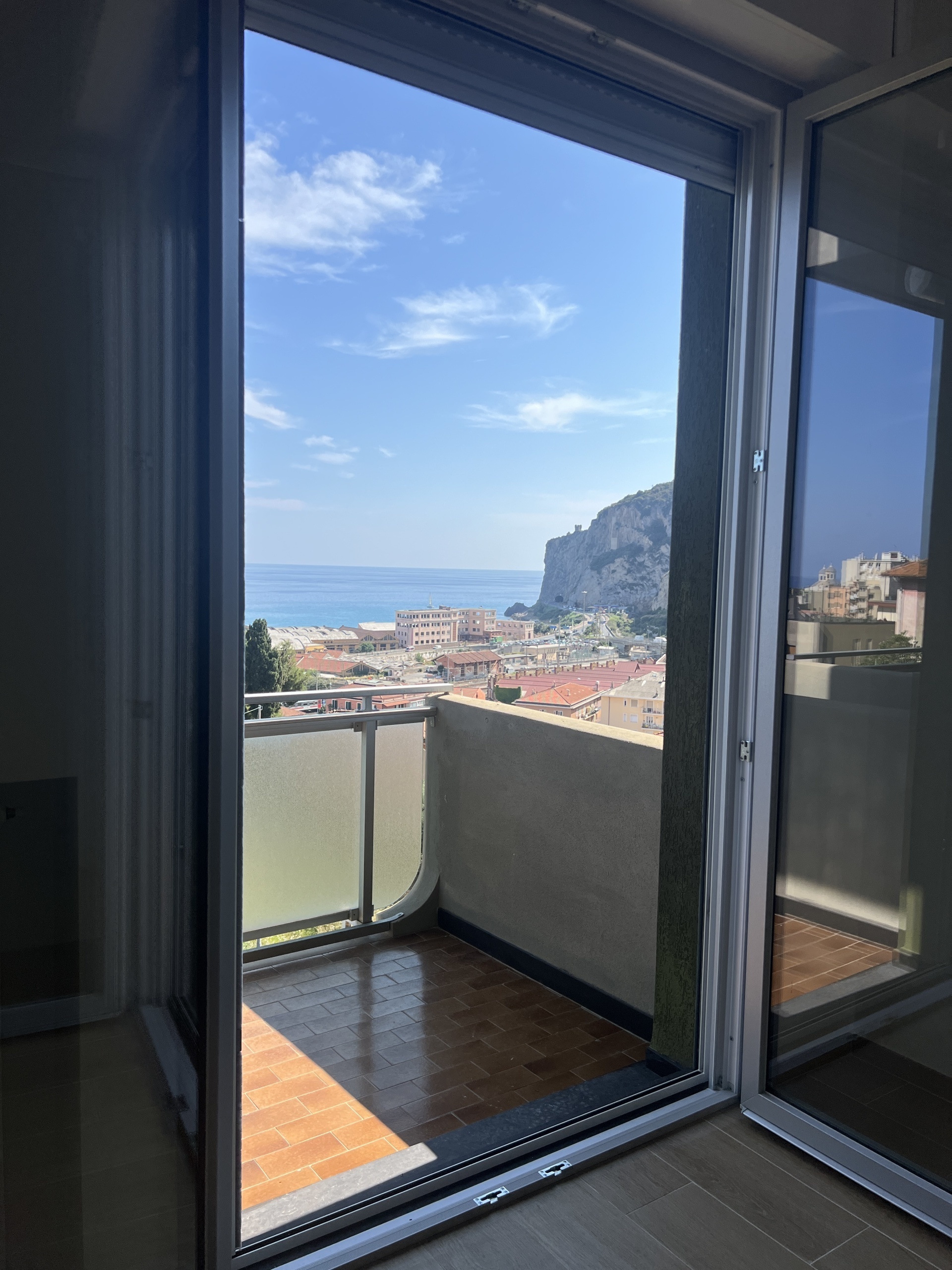Trilocale vista mare in via della pineta, Finale Ligure