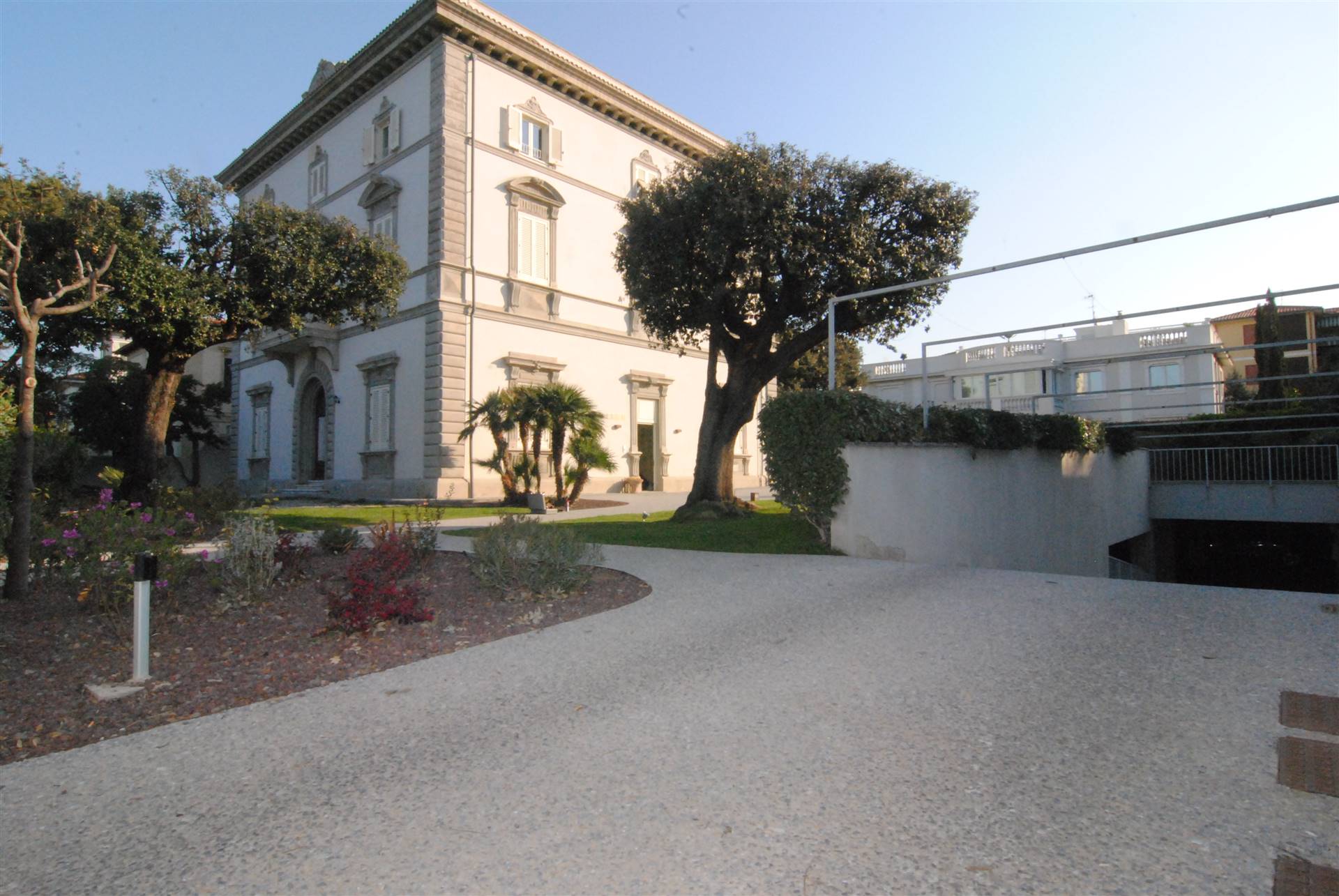 Villa con giardino, Livorno banditella