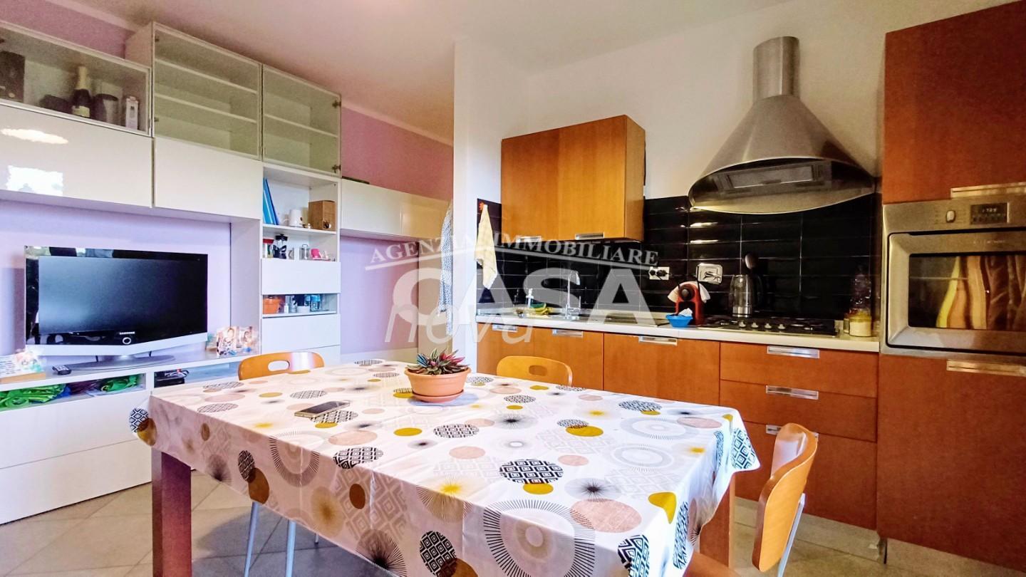 Bilocale con giardino, Buti cascine