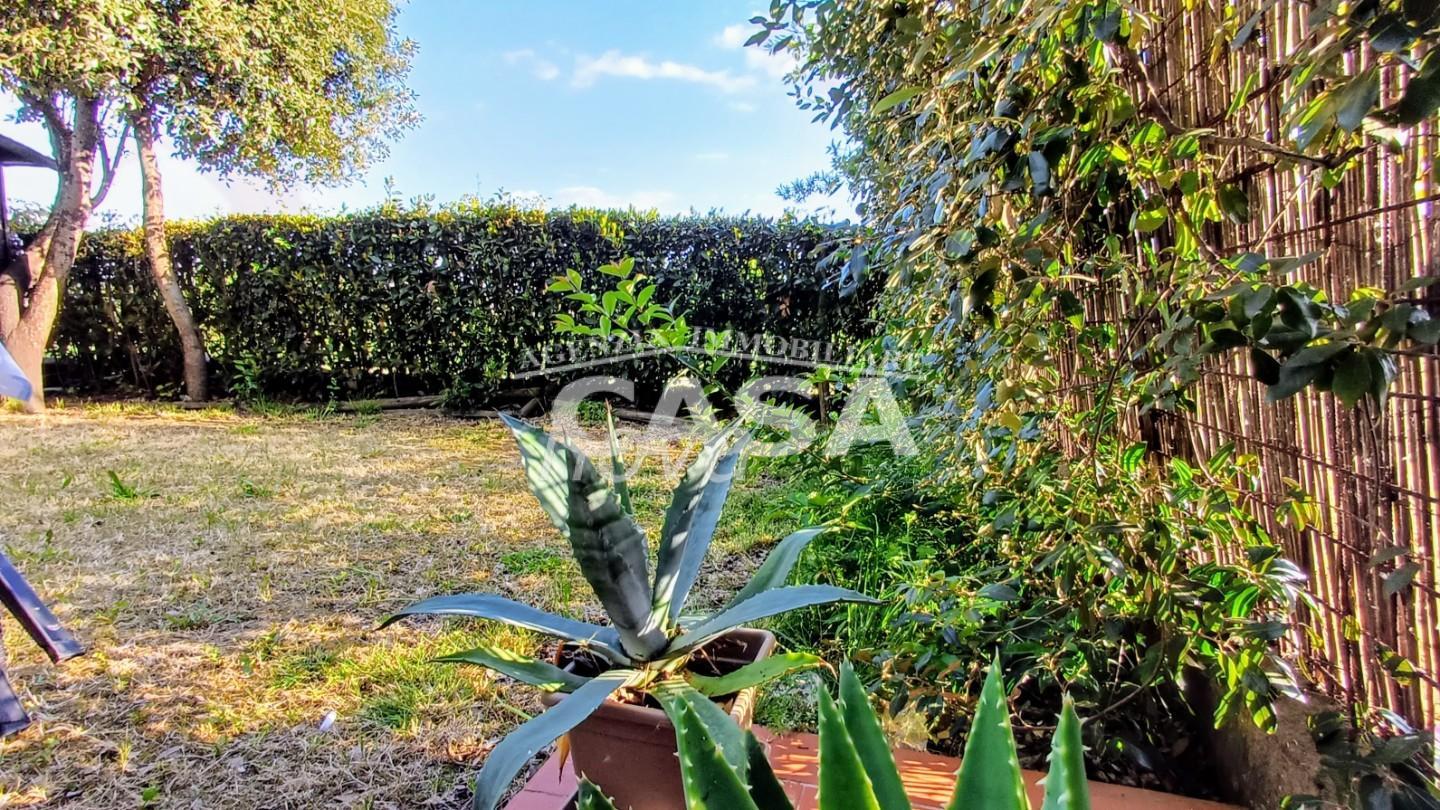 Bilocale con giardino, Buti cascine