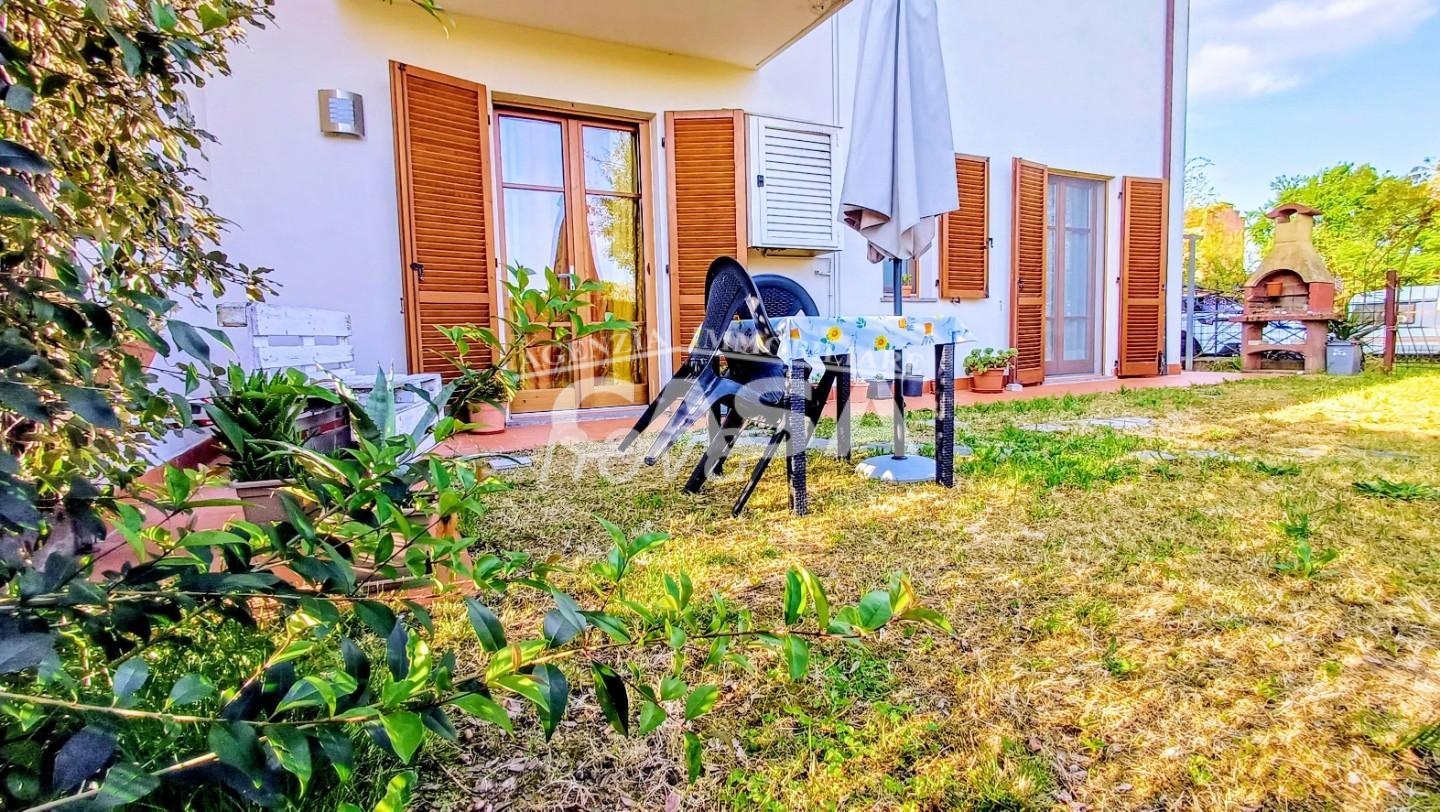 Bilocale con giardino, Buti cascine