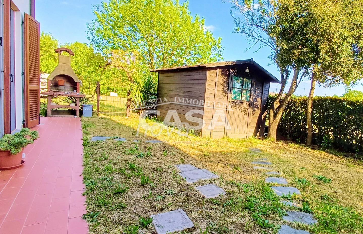 Bilocale con giardino, Buti cascine