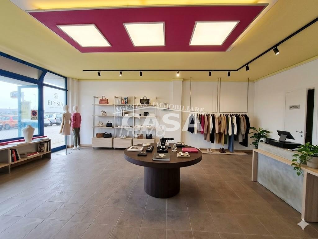 Negozio in vendita a Bientina