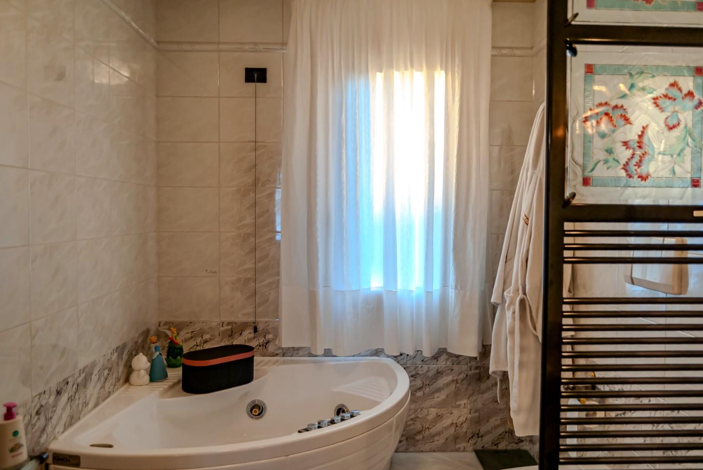 Villa con giardino, Fucecchio torre