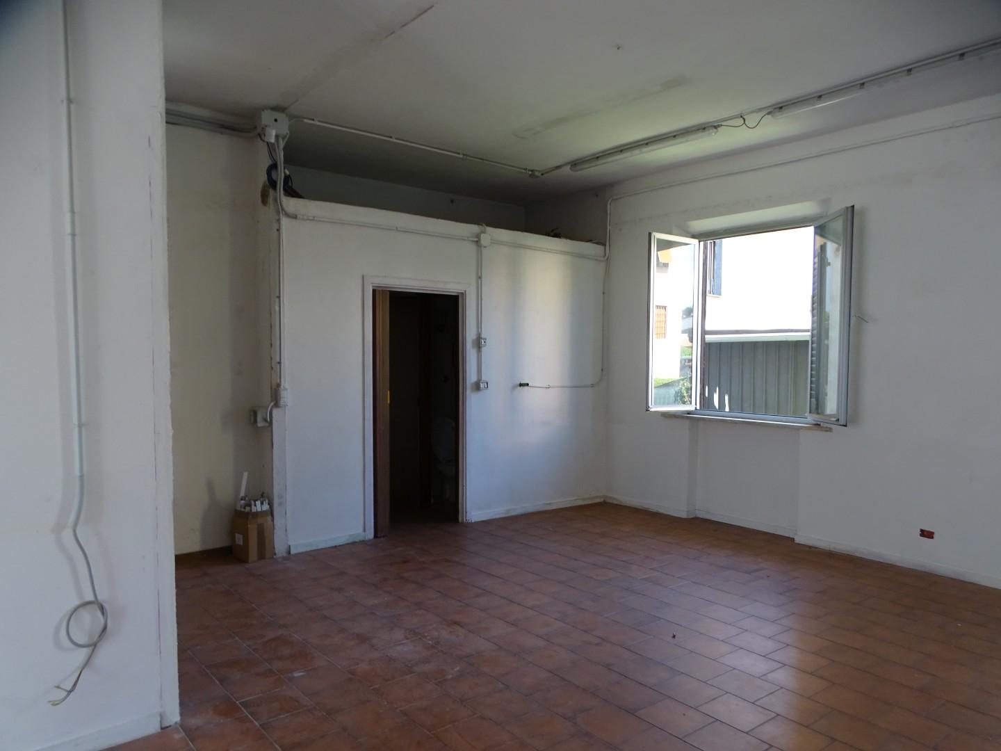 Locale commerciale in affitto, San Miniato basso