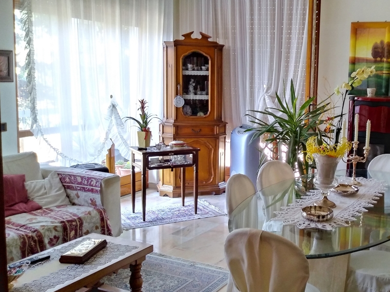 Villa con giardino a Parabiago