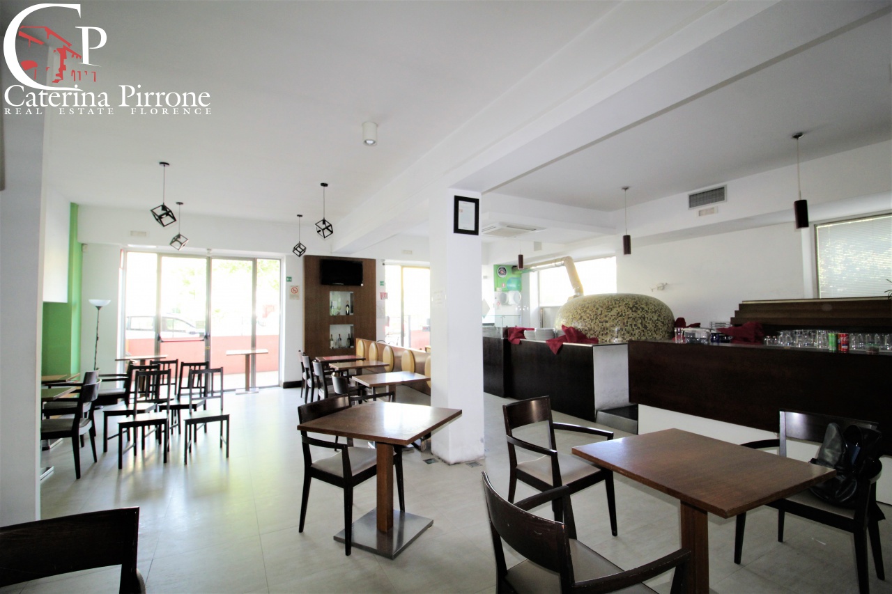 Locale commerciale in vendita a Firenze, Novoli