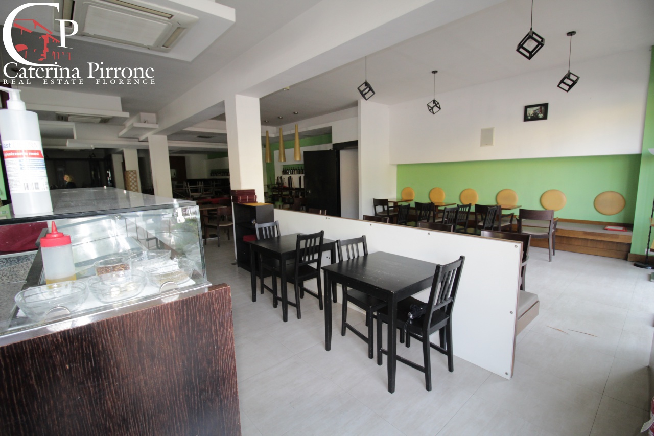 Locale commerciale in vendita a Firenze, Novoli