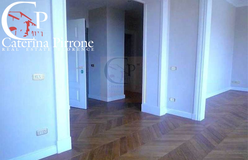 Appartamento con posto auto scoperto a Firenze - 01, Firenze Centro vendesi appartamento signorile con