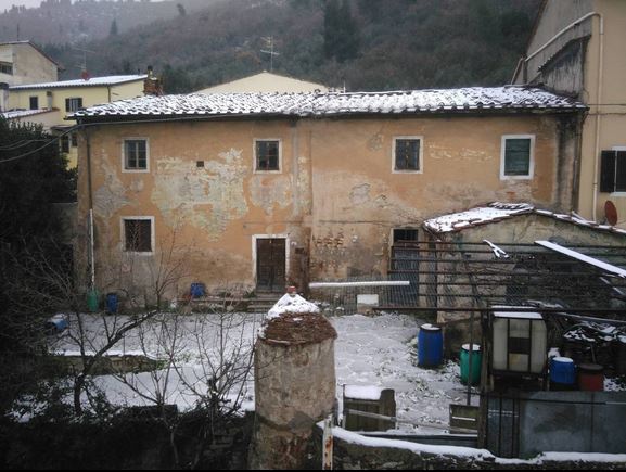 Vendo rustico con giardino a Prato