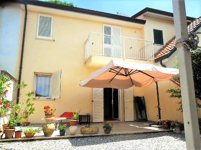 Casa indipendente con giardino a Prato
