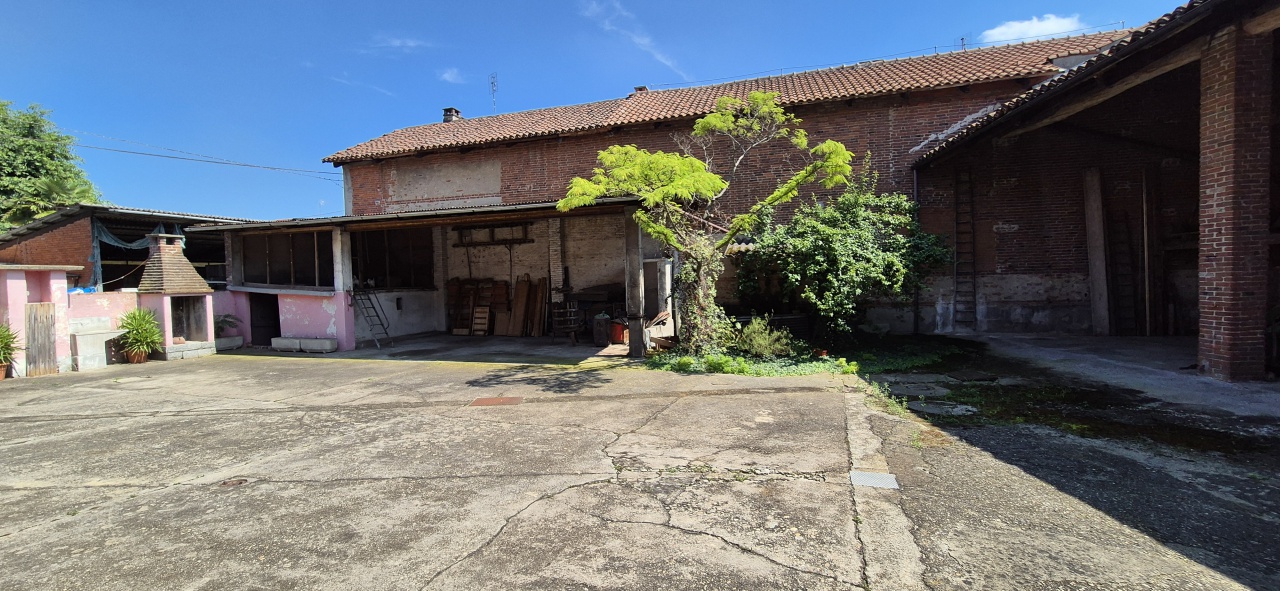 Casa indipendente con giardino in via periatti, Montanaro
