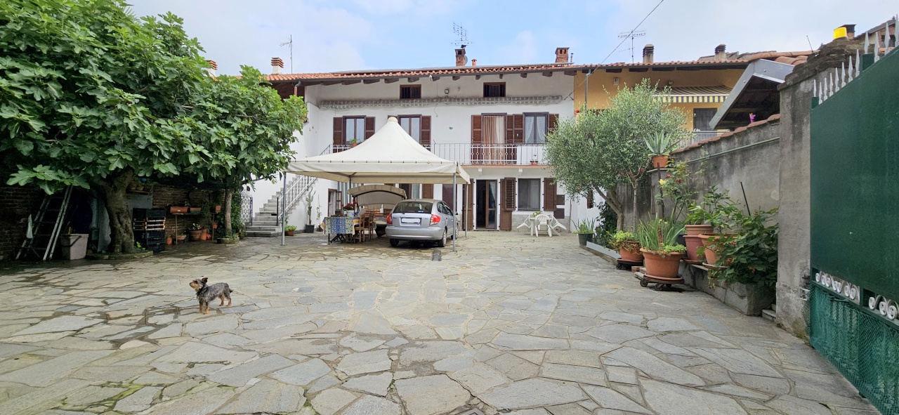 Casa indipendente con giardino in via santo luigi, Chivasso