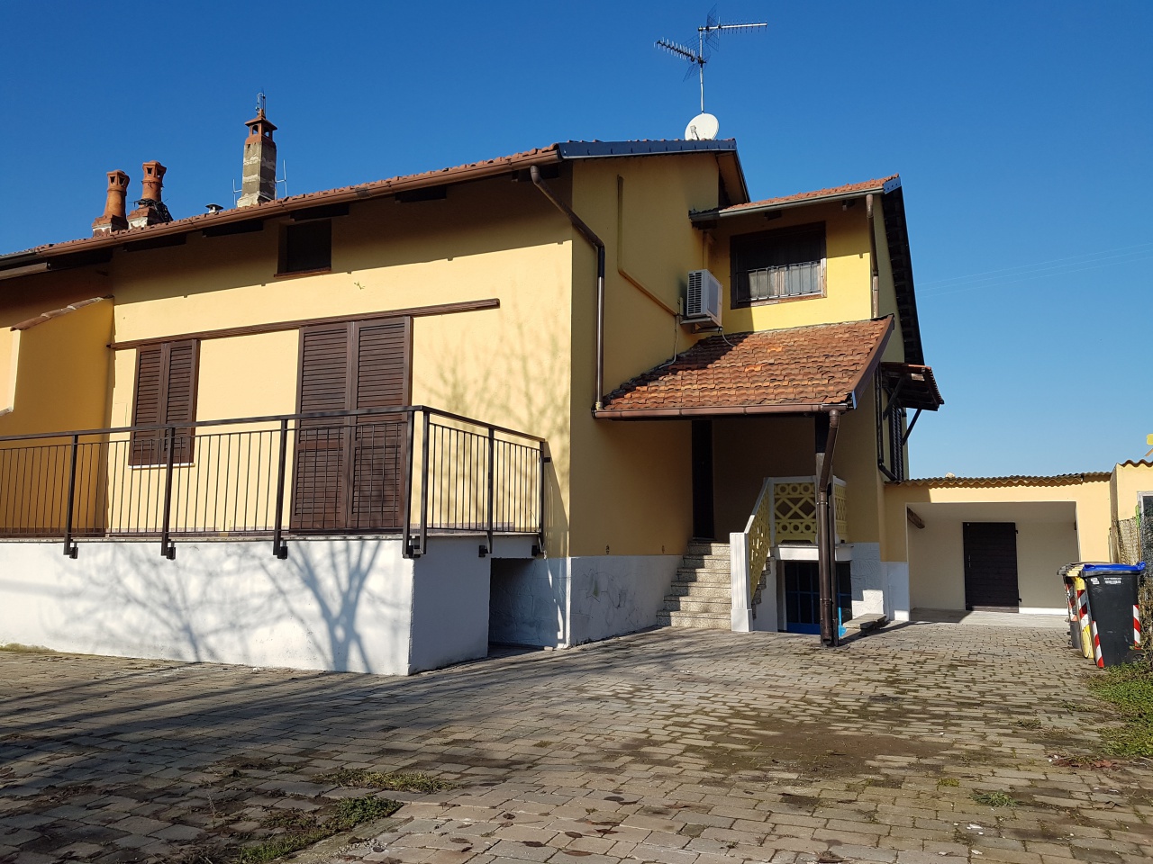 Casa indipendente con giardino in via montegrappa, Chivasso