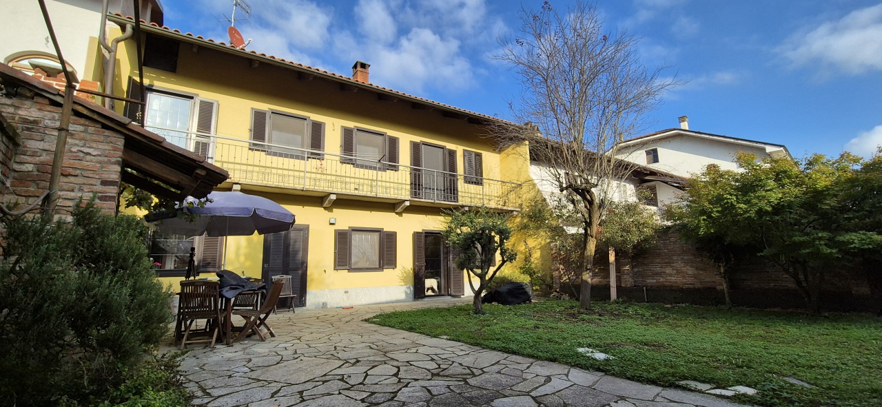 Casa indipendente con giardino in via garibaldi, Lauriano