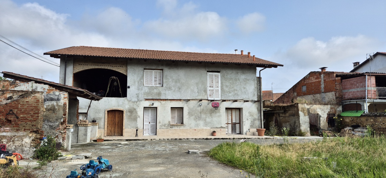 Casa indipendente con giardino in strada del porto 1, Crescentino
