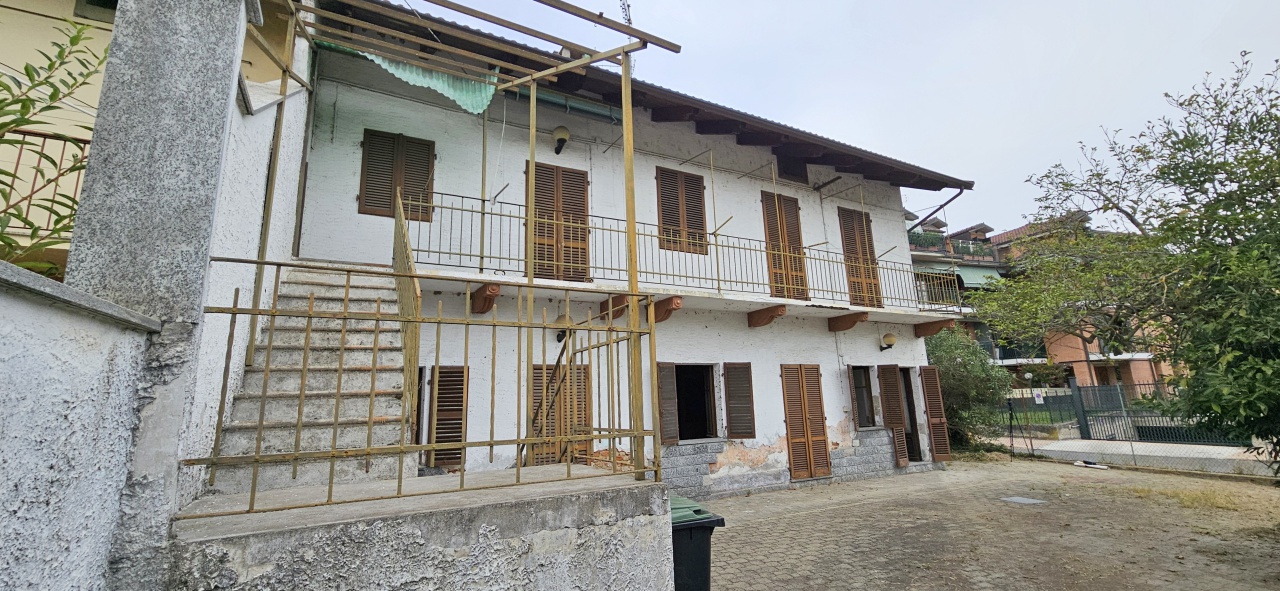 Casa indipendente con giardino in via cappuccini, Chivasso