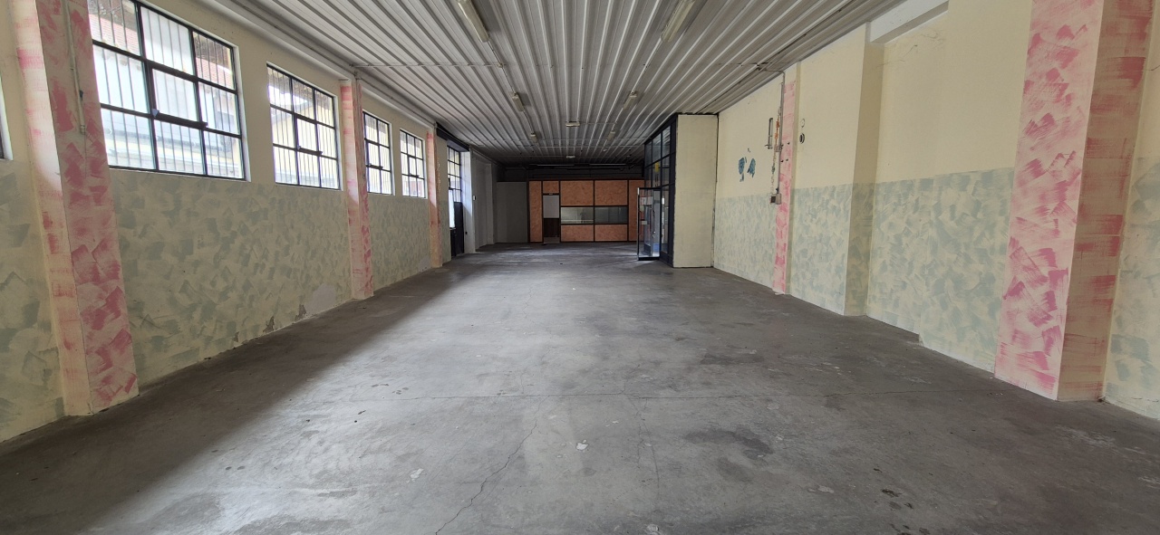 Locale commerciale in affitto in via pavese, Chivasso