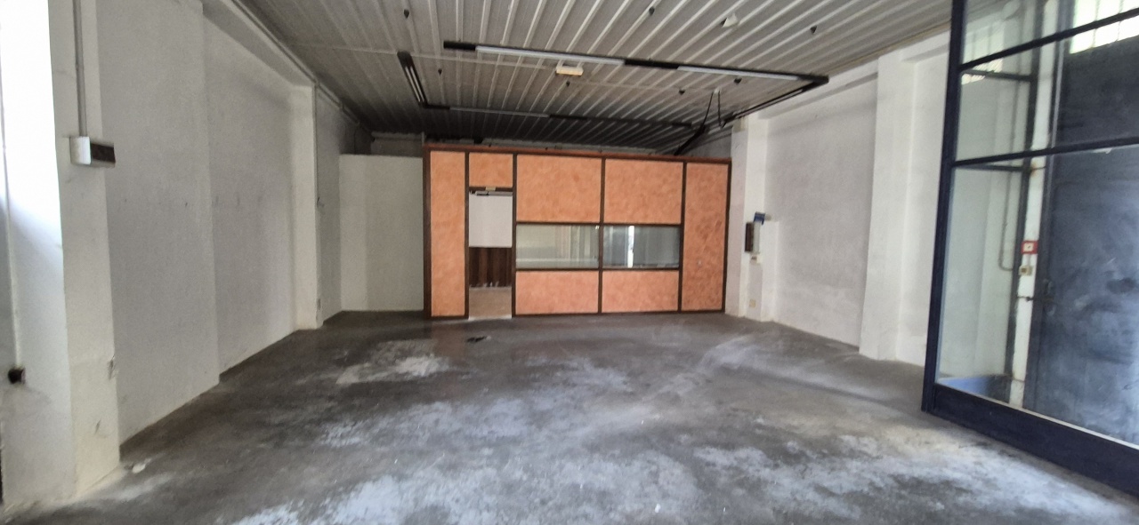 Locale commerciale in affitto in via pavese, Chivasso