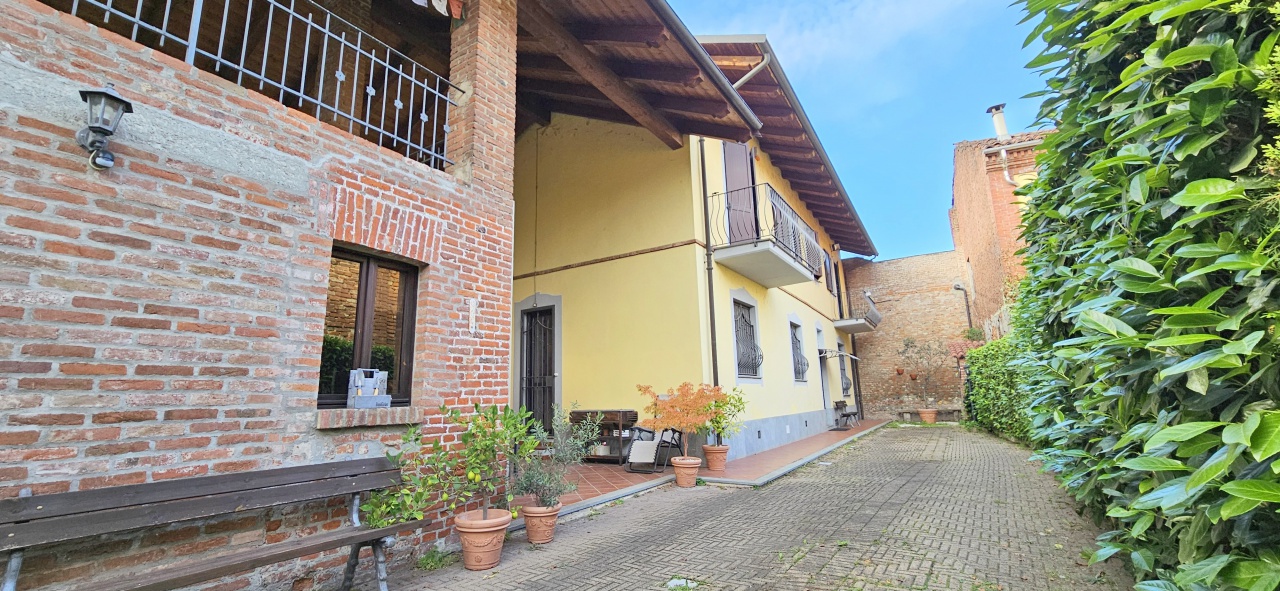 Casa indipendente con box doppio in via san giovanni, Chivasso