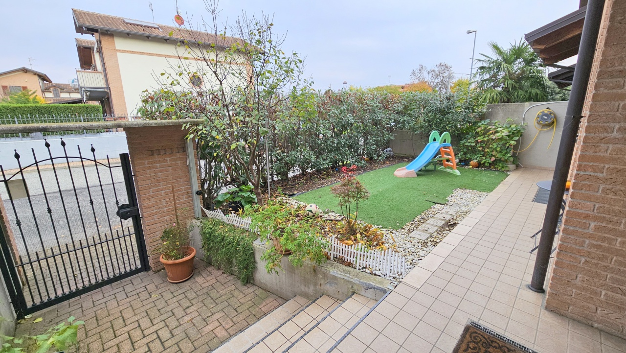 Casa indipendente con giardino in via santa margherita, Chivasso