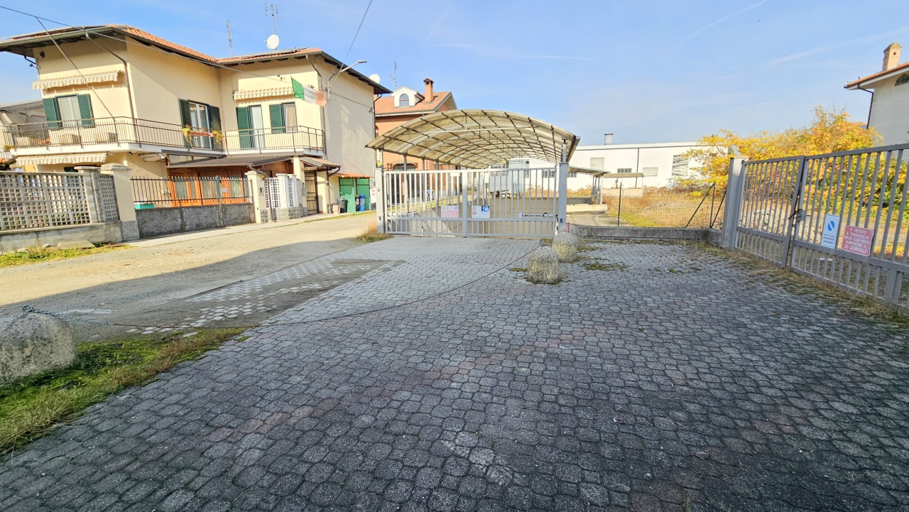 Box/Garage 15mq con box in via blatta, Chivasso