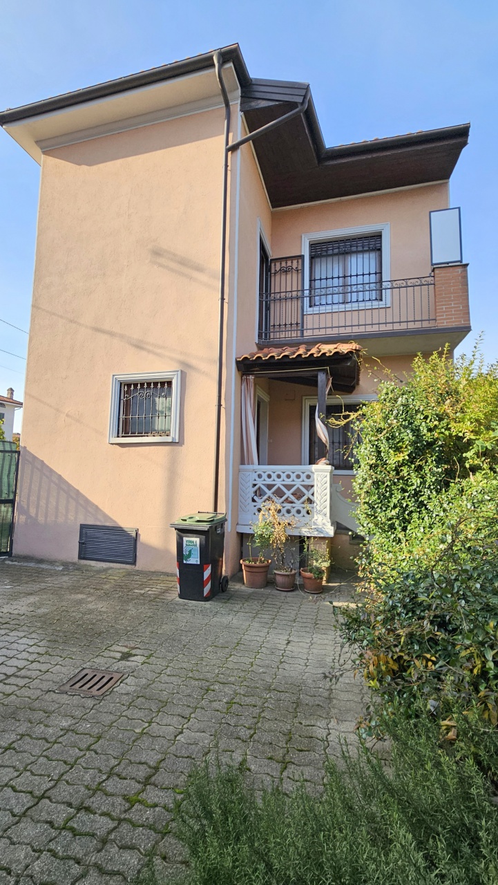Casa indipendente con giardino in via xii maggio, Chivasso