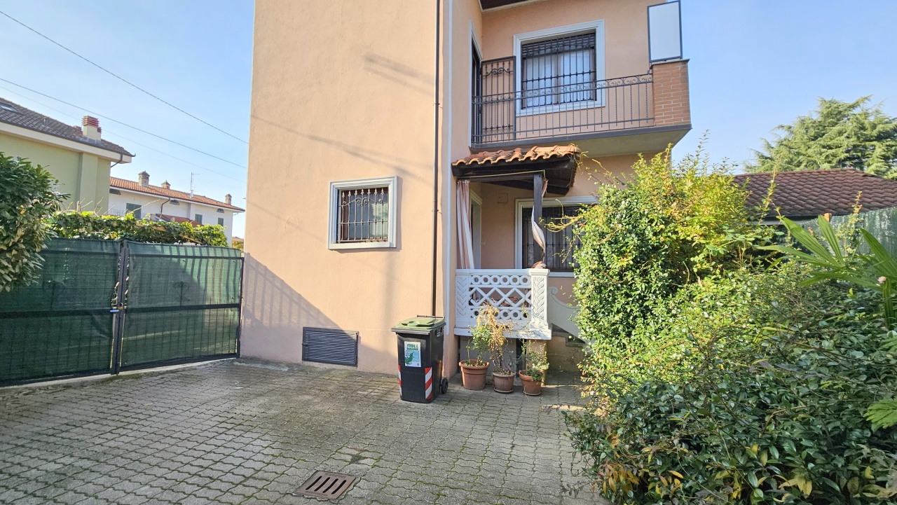 Casa indipendente con giardino in via xii maggio, Chivasso