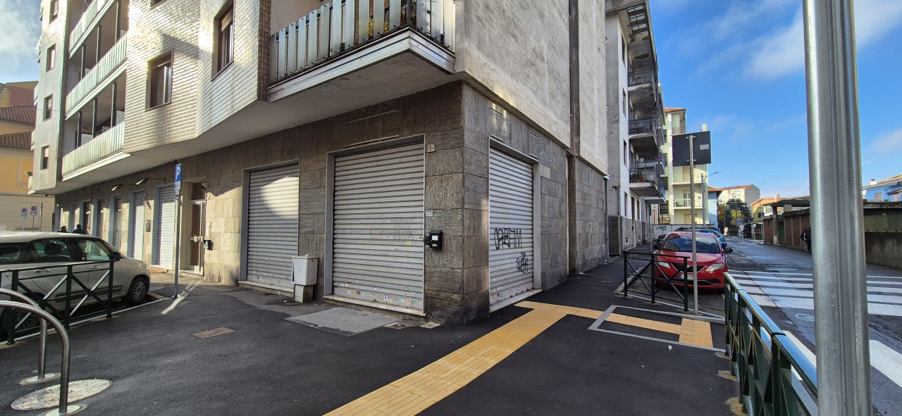 Locale commerciale in affitto in via siccardi, Chivasso