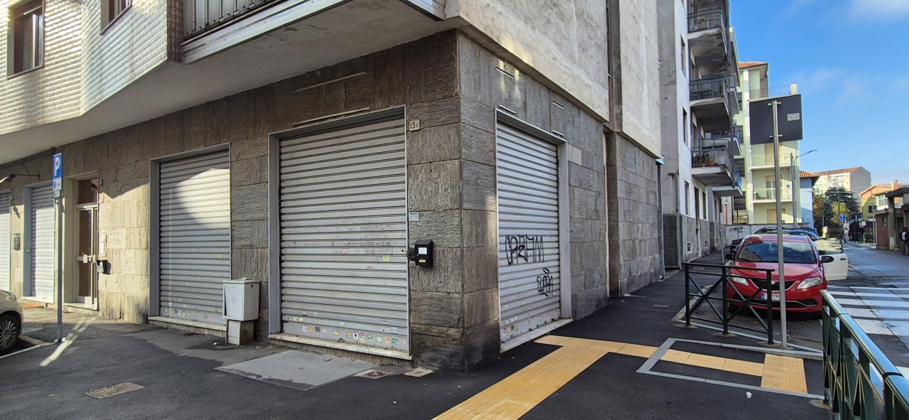 Locale commerciale in affitto in via siccardi, Chivasso