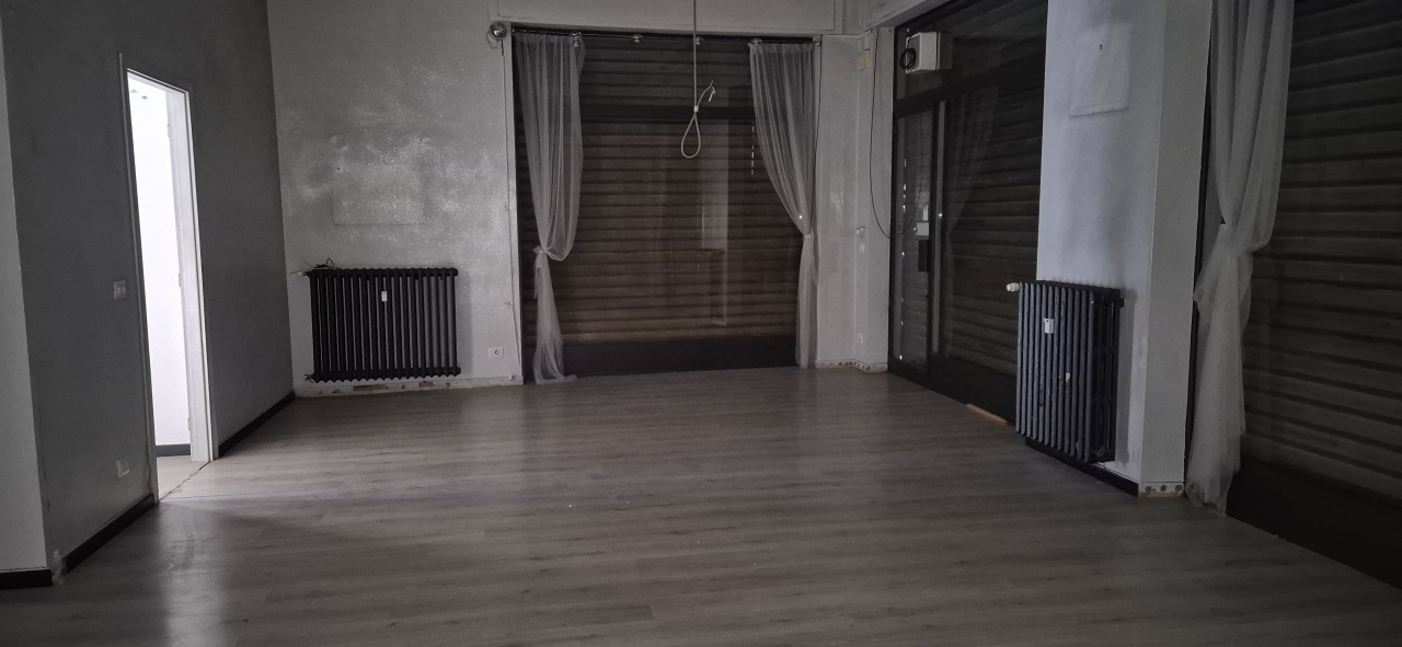 Locale commerciale in affitto in via siccardi, Chivasso