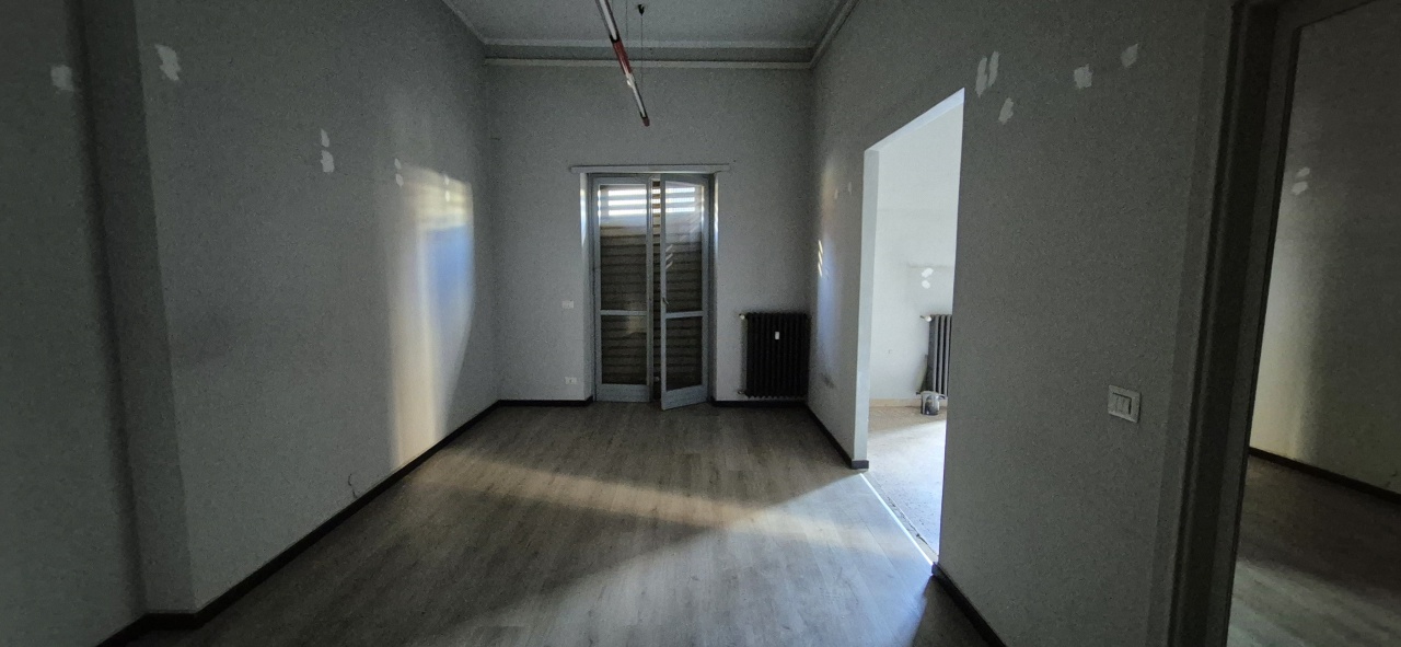 Locale commerciale in affitto in via siccardi, Chivasso