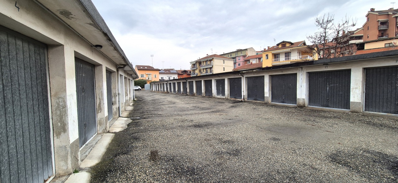 Box/Garage 12mq con box in via san carlo, Chivasso