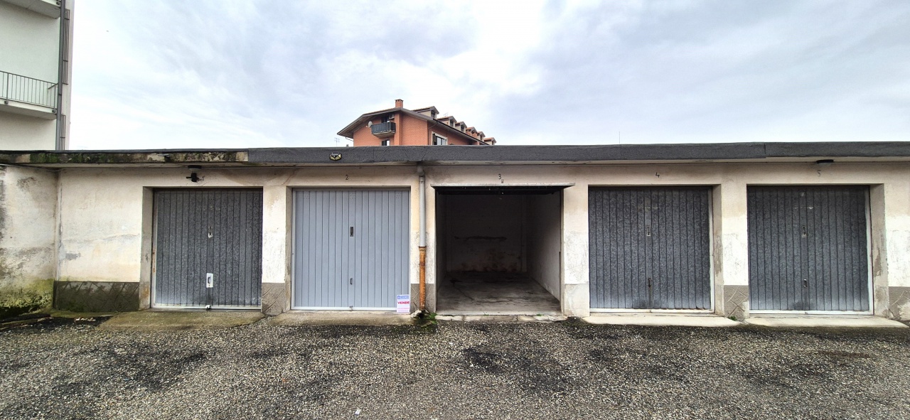 Box/Garage 12mq con box in via san carlo, Chivasso