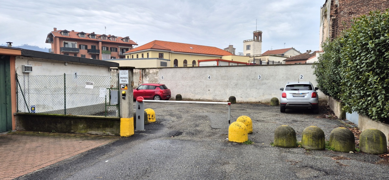 Box/Garage 12mq con box in via san carlo, Chivasso