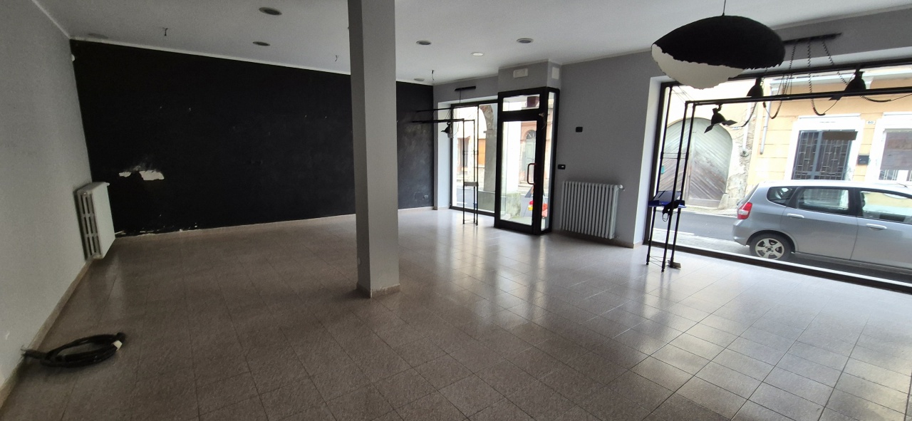 Locale commerciale in affitto in via umberto i, Foglizzo