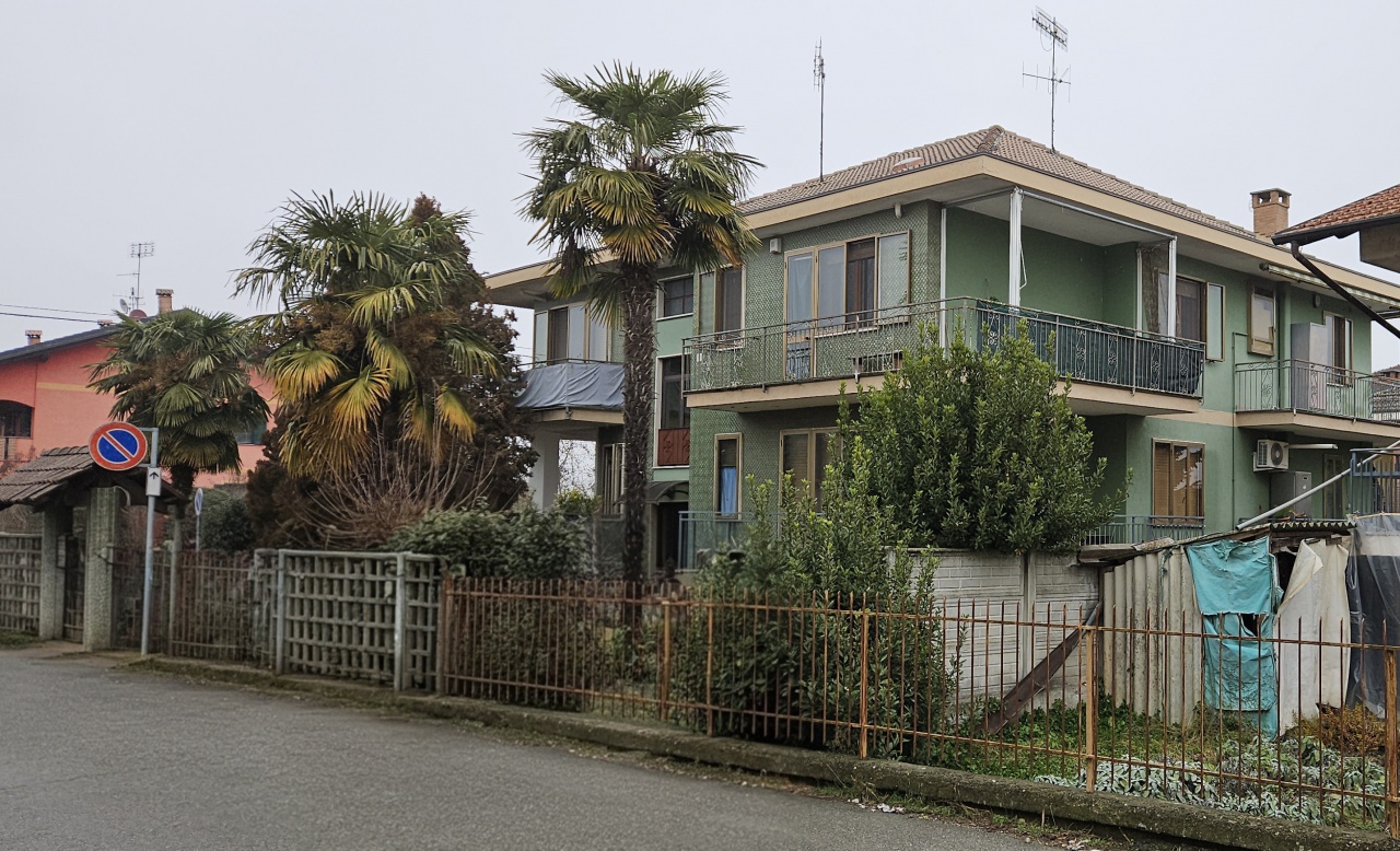 Trilocale con box in via borghovecchio, Verolengo