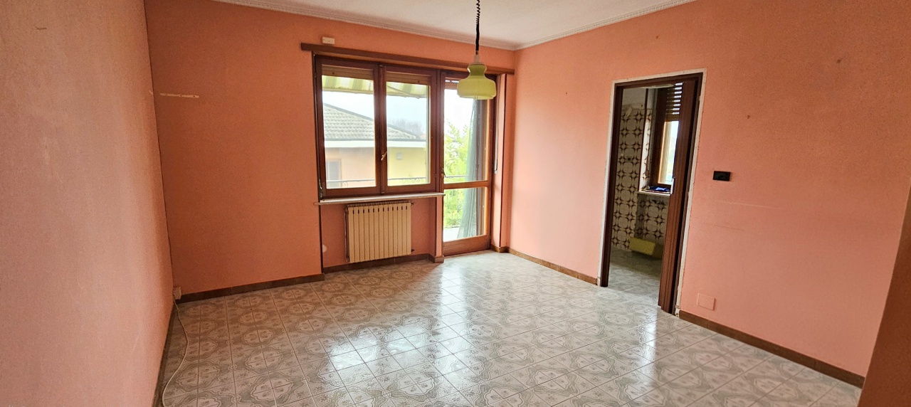 Trilocale con box in via borghovecchio, Verolengo