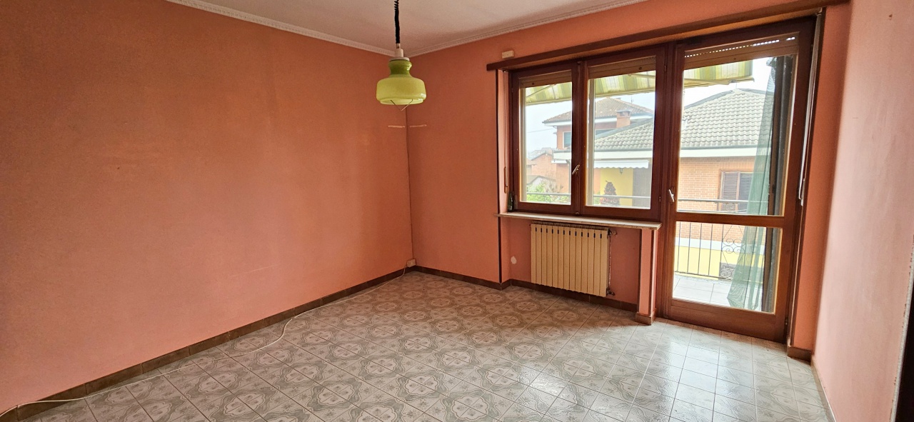 Trilocale con box in via borghovecchio, Verolengo