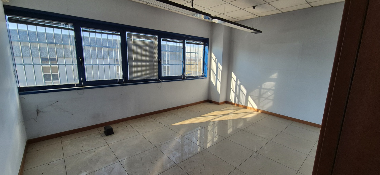 Ufficio in affitto in via enzo ferrari, Verolengo