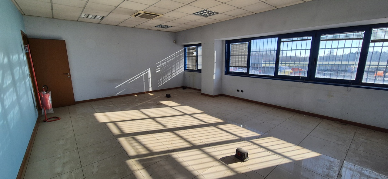 Ufficio in affitto in via enzo ferrari, Verolengo