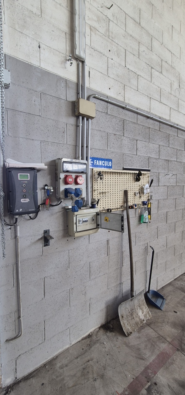 Capannone con giardino in via enzo ferrari 9, Verolengo