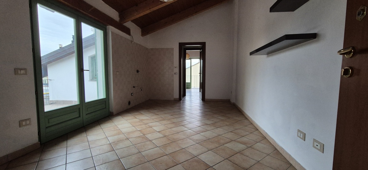 Bilocale con terrazzo in stradale torino, Chivasso