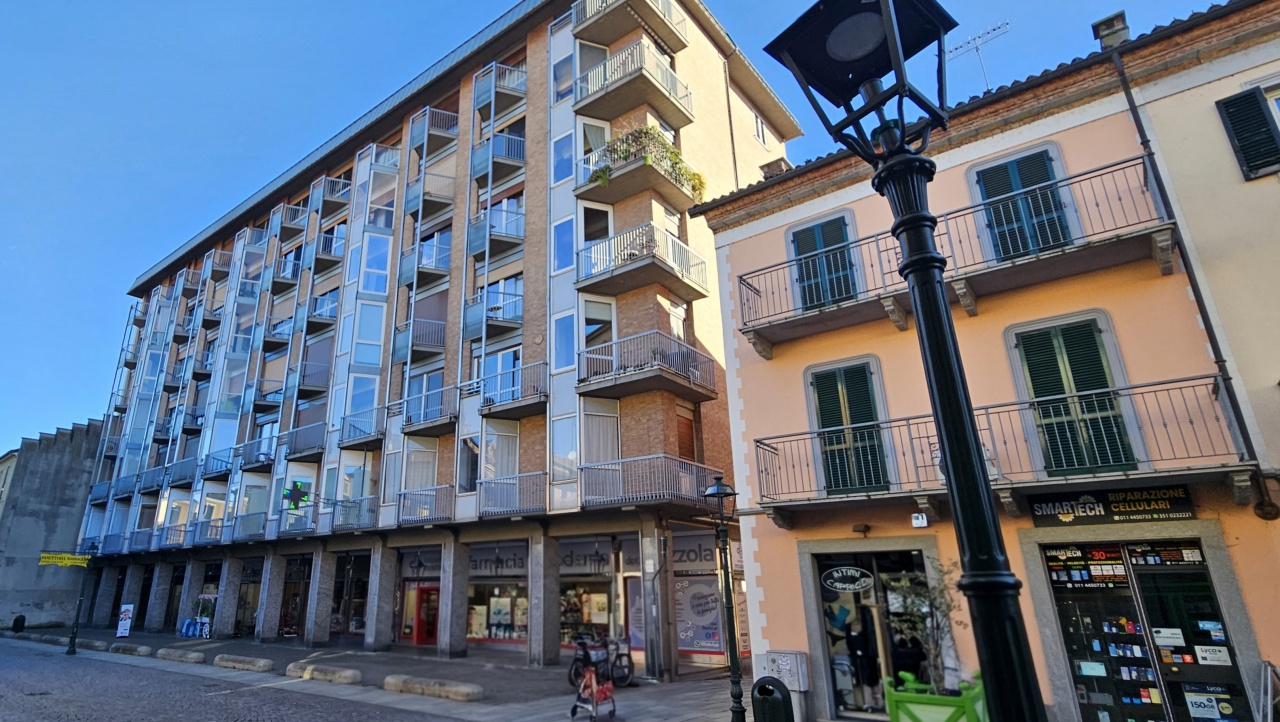 Locale commerciale a basso consumo in via torino 11, Chivasso