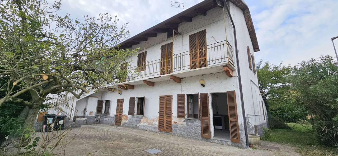 Casa indipendente con giardino in via cappuccini, Chivasso