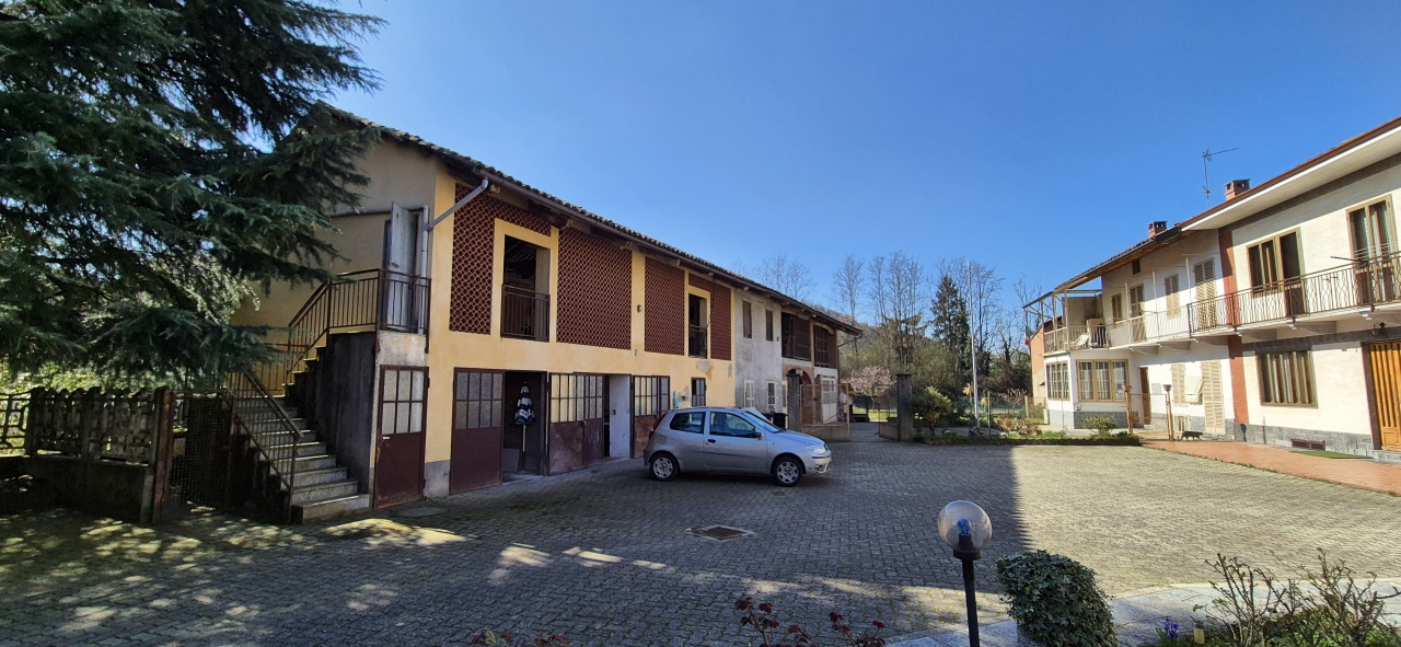 Casa indipendente con giardino in via marconi, Lauriano