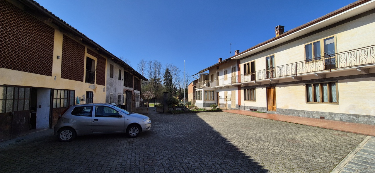 Casa indipendente con giardino in via marconi, Lauriano