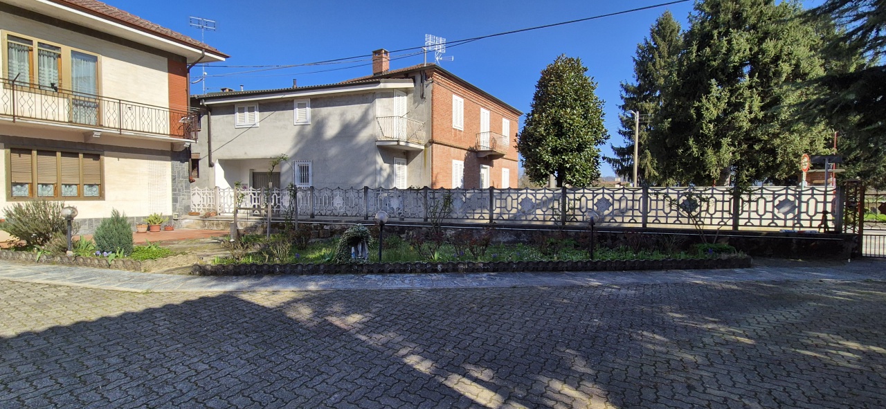 Casa indipendente con giardino in via marconi, Lauriano