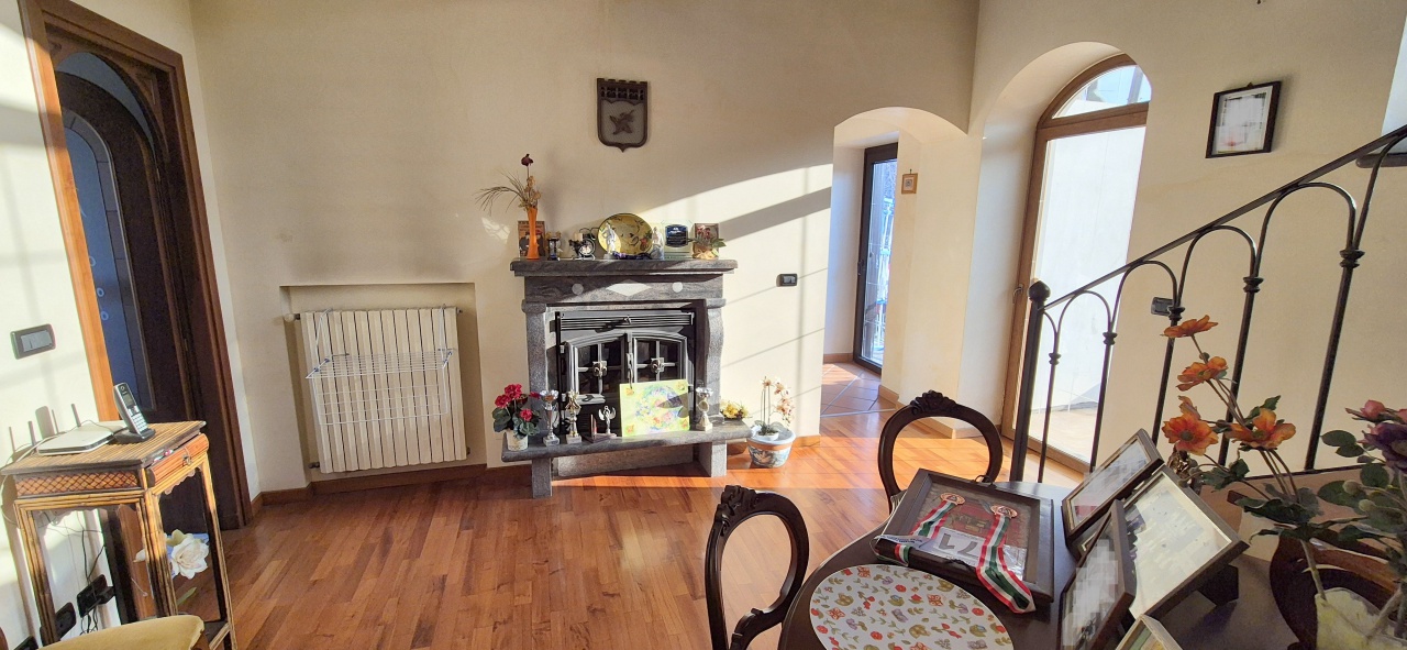 Casa indipendente con giardino in via garibaldi, Lauriano